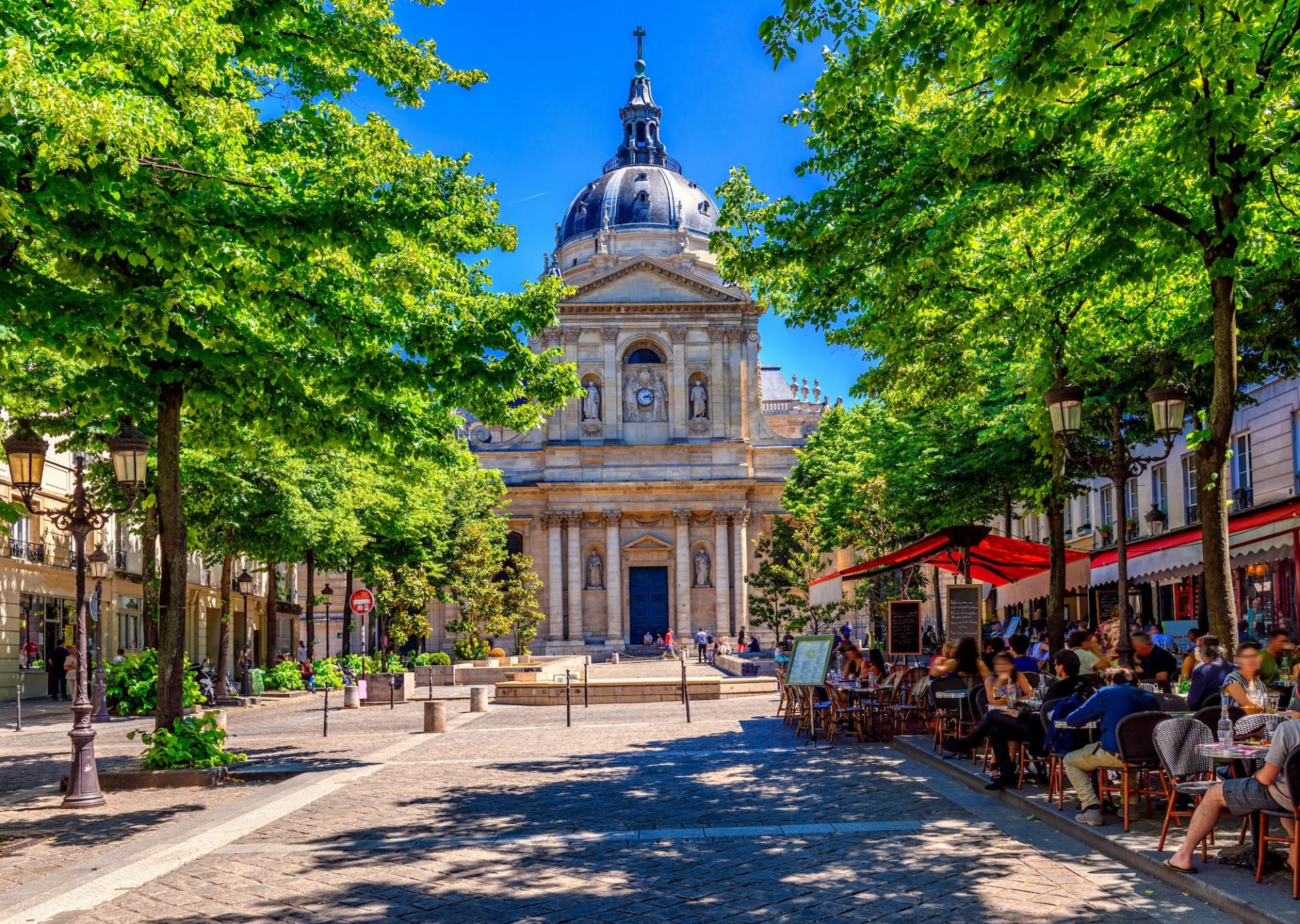 Why the Latin Quarter Is One of the Best Places to Stay in Summer